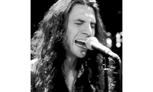 YAVUZ ÇETİN  (GİTAR)